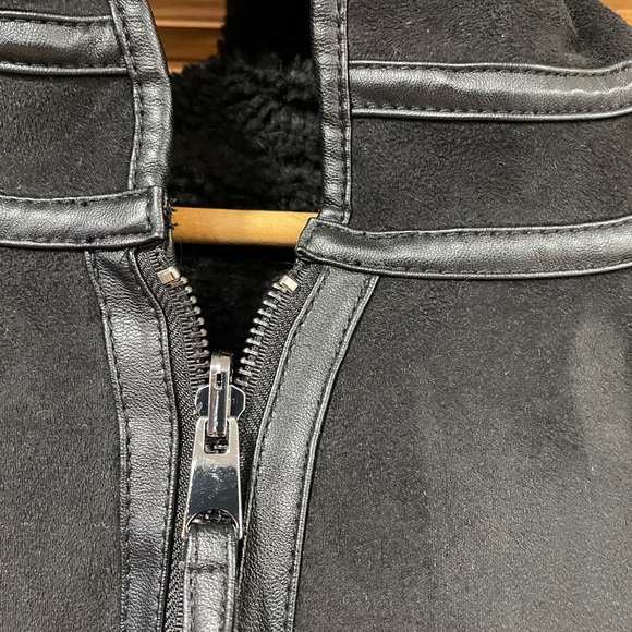 Faux shearling, reversible coat in black. Zara . EUC, size L. Faux leather trim. - Picture 2 of 3